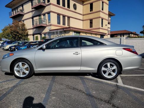 Used 2004 Toyota Solara SLE image 2