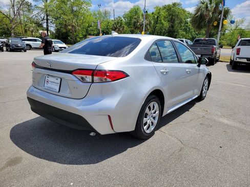 Used 2024 Toyota Corolla LE FWD image 6