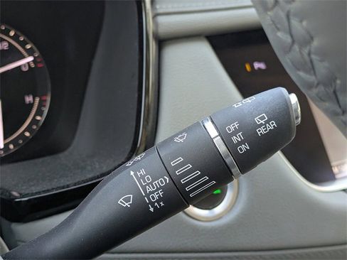 Used 2018 Cadillac XT5 Luxury image 28