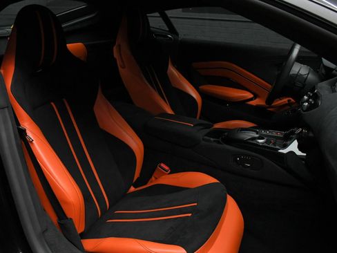 Used 2020 Aston Martin V8 Vantage Coupe RWD image 38