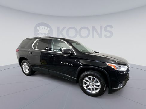 Used 2020 Chevrolet Traverse LT FWD image 2