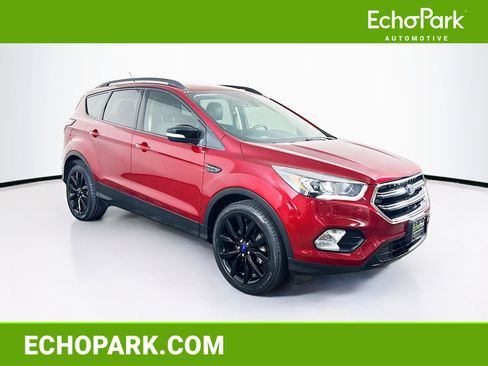 Used 2017 Ford Escape Titanium image 1