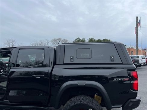 Used 2025 Chevrolet Colorado ZR2 w/ Technology Package image 28