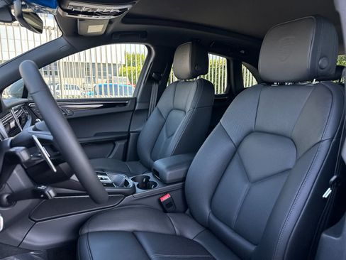 New 2026 Porsche Macan AWD/4WD image 5