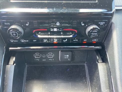 Used 2023 Jeep Grand Cherokee L Laredo RWD image 24