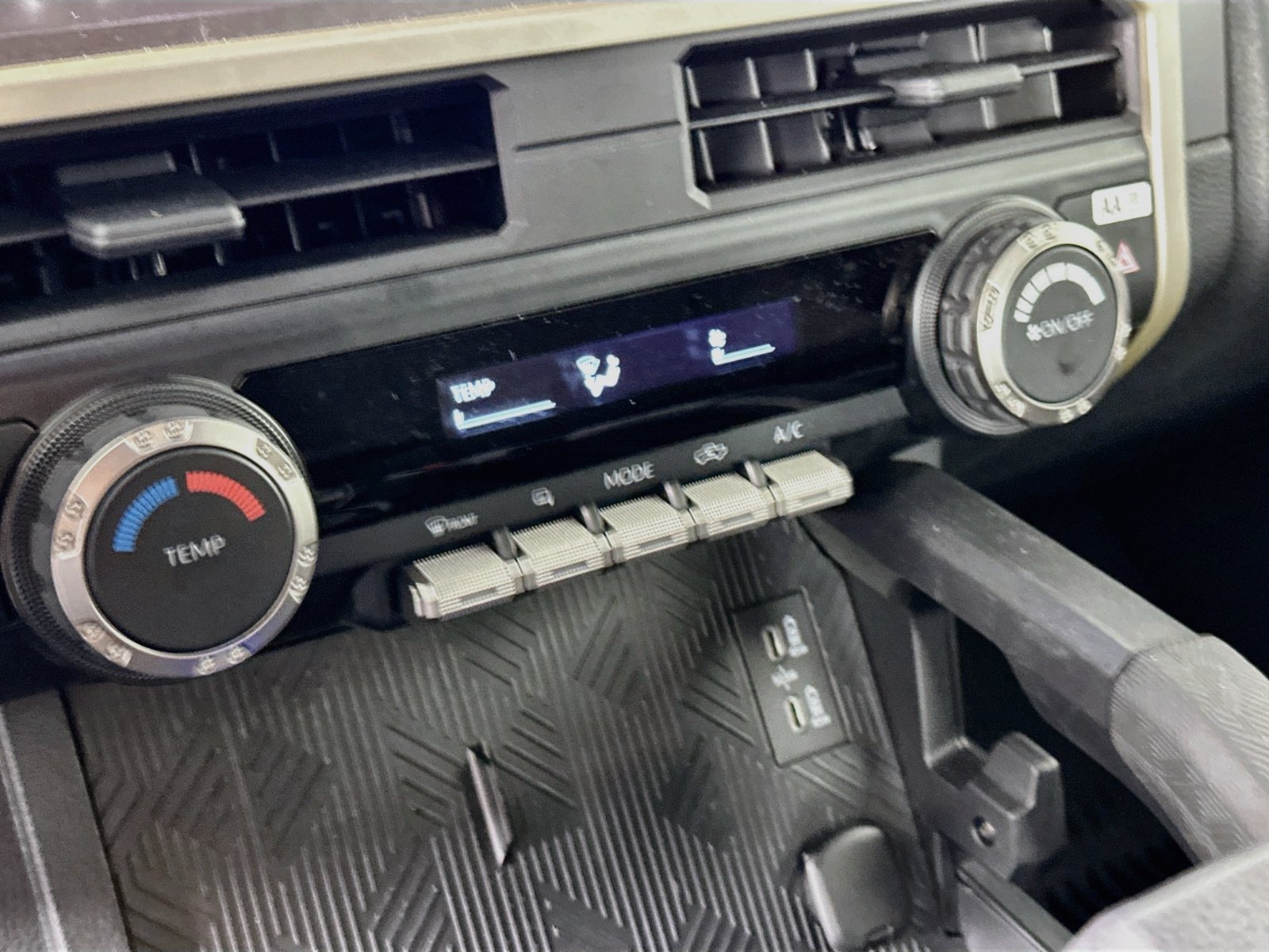 Certified 2025 Toyota Tacoma SR5 AWD/4WD image 16