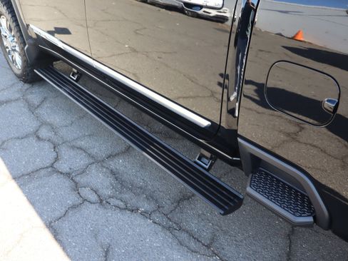 Used 2024 Chevrolet Silverado 2500 High Country w/ High Country Premium Package image 16