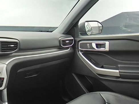 Used 2023 Ford Explorer XLT w/ Equipment Group 202A AWD/4WD image 29
