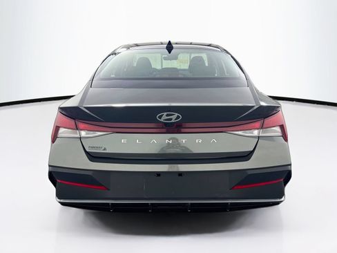 Used 2024 Hyundai Elantra SEL FWD image 16