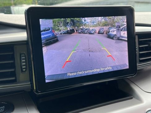 Used 2023 Ford Explorer XLT image 19