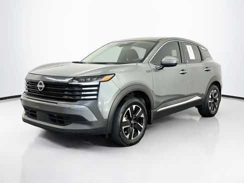 Used 2025 Nissan Kicks SV AWD/4WD image 3