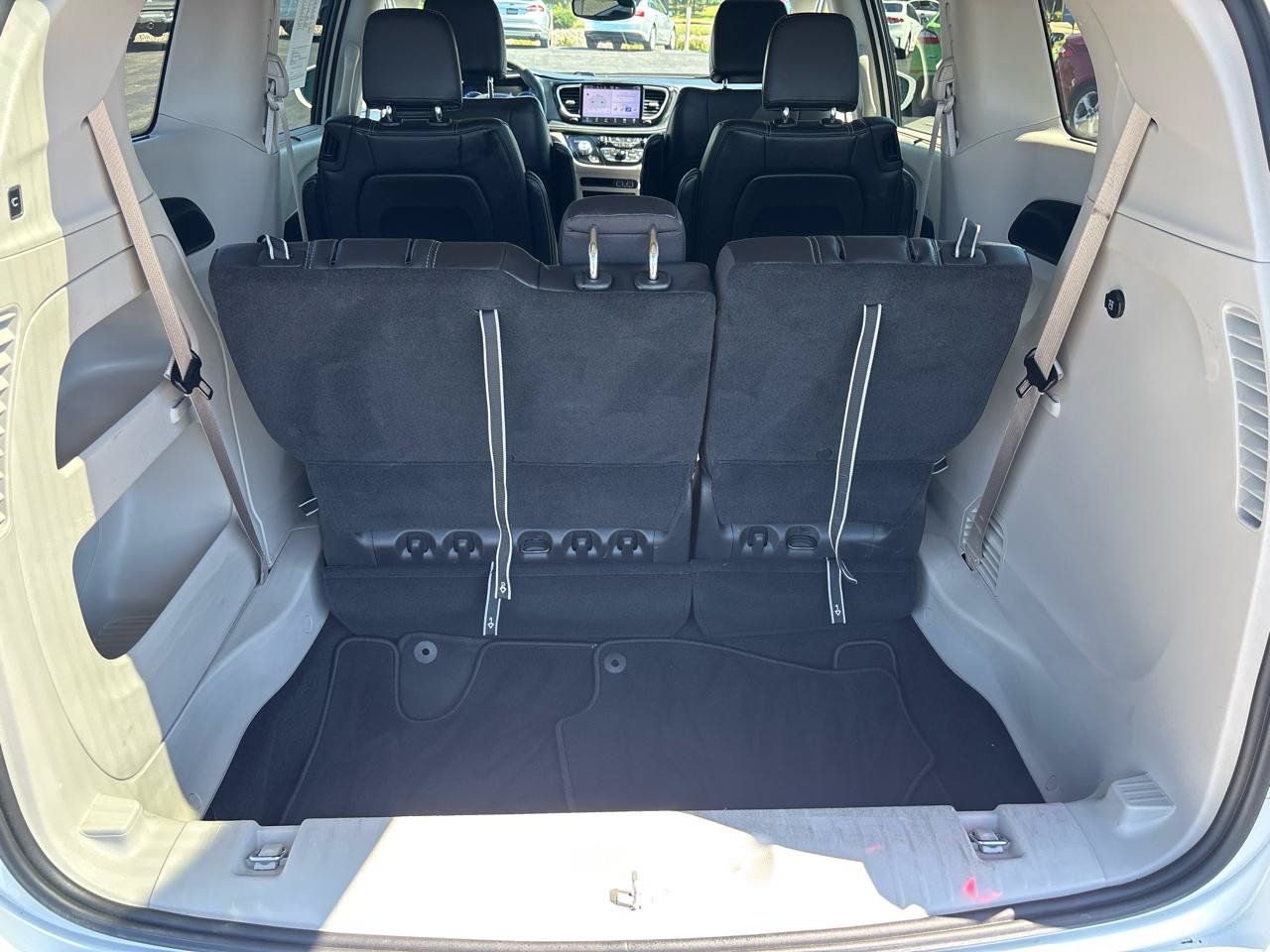 Used 2022 Chrysler Pacifica Touring-L FWD image 36