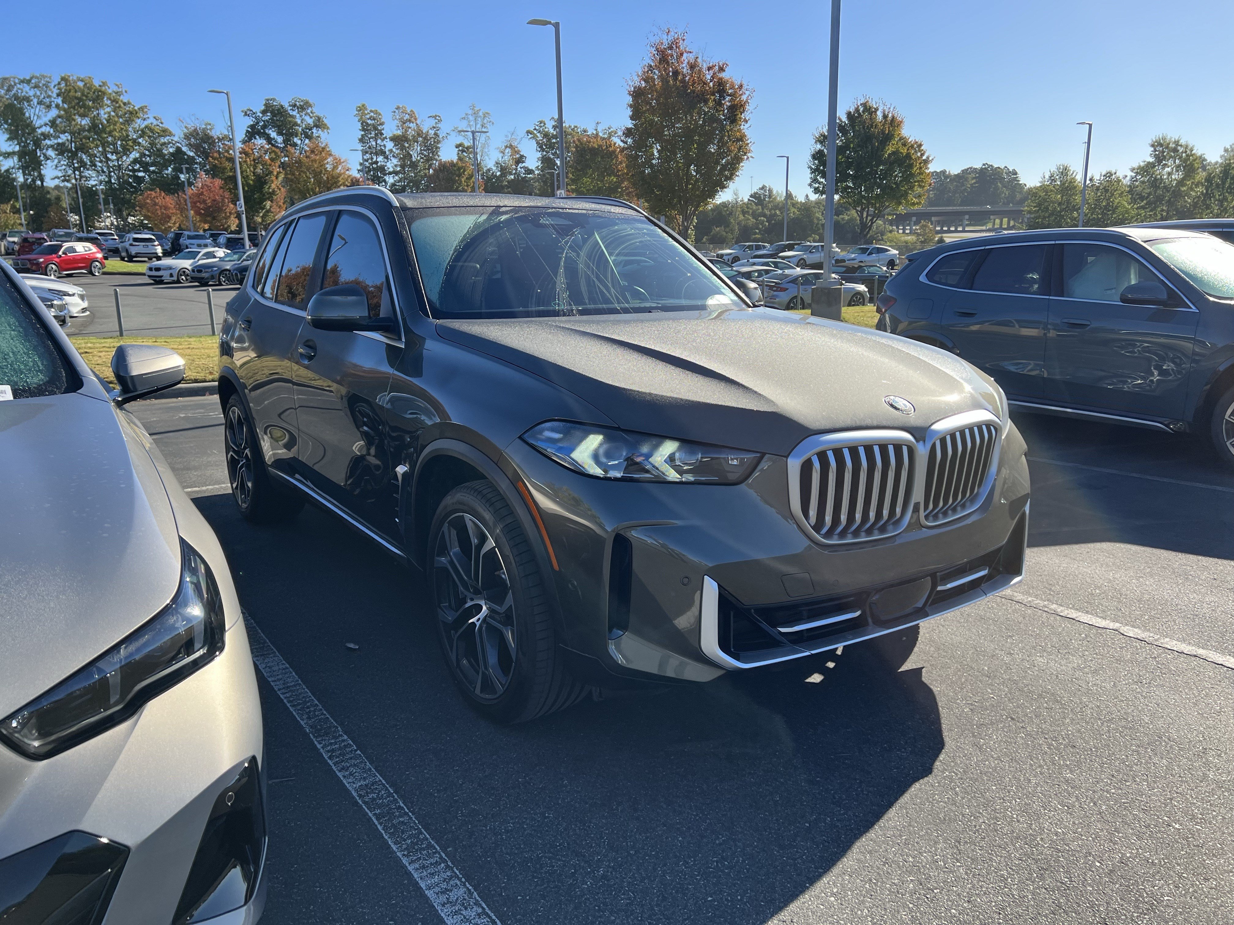 Certified 2025 BMW X5 xDrive40i w/ Parking Assistance Package AWD/4WD image 2