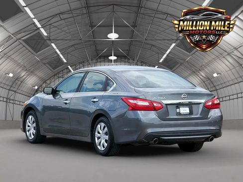 Used 2016 Nissan Altima 2.5 S w/ Power Driver Seat Package FWD image 10