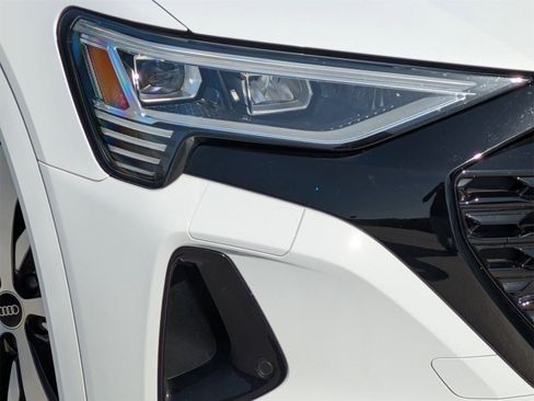 Used 2024 Audi Q8 e-tron Premium image 25