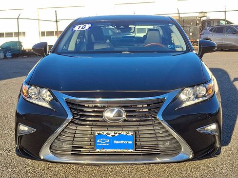 Used 2018 Lexus ES 350 w/ Ultra Luxury Package image 2