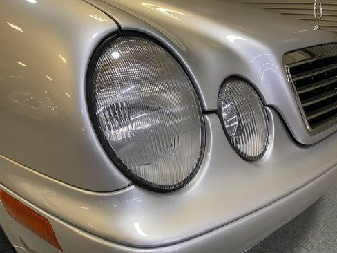Used 2000 Mercedes-Benz CLK 320 Coupe image 36