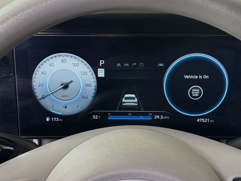 Used 2024 Hyundai Elantra SEL image 15