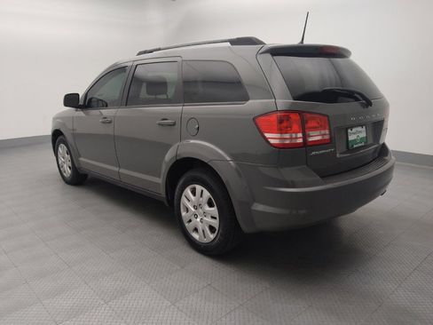Used 2019 Dodge Journey SE FWD image 3