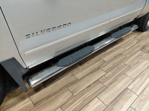 Used 2018 Chevrolet Silverado 1500 LT w/ All Star Edition AWD/4WD image 9