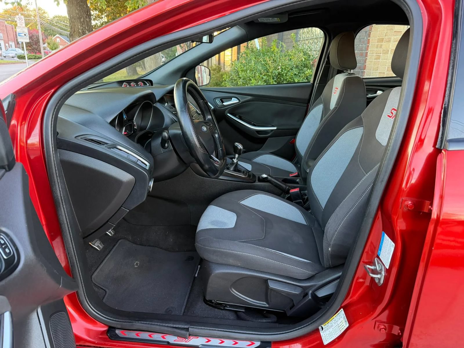 Used 2018 Ford Focus ST FWD image 11