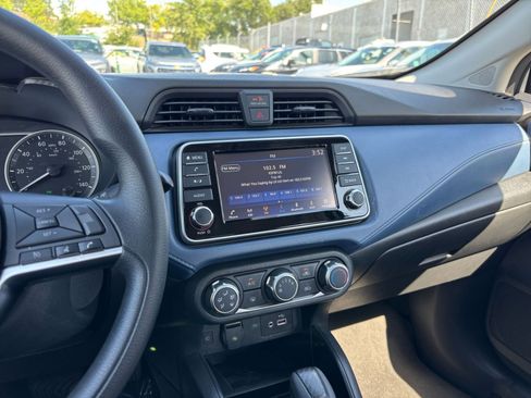 Used 2025 Nissan Versa SV FWD image 17