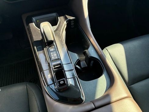 Used 2024 Toyota Crown Limited image 16