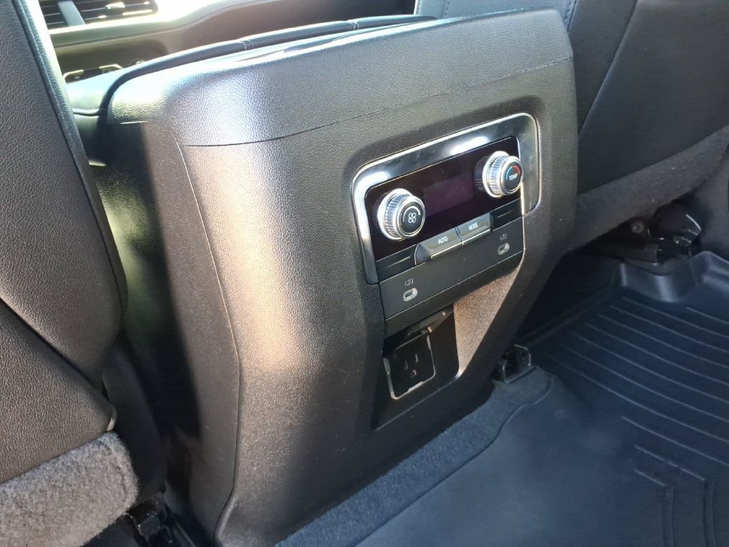 Used 2023 GMC Yukon SLT RWD image 17