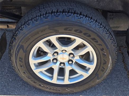 Used 2022 Chevrolet Silverado 1500 LT image 10