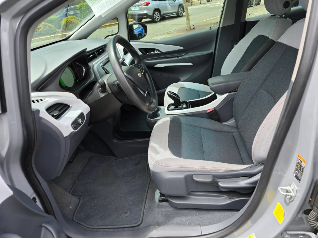 Used 2020 Chevrolet Bolt LT FWD image 23