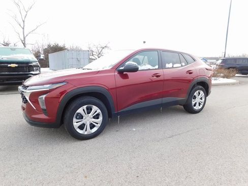 Used 2025 Chevrolet Trax LS image 7