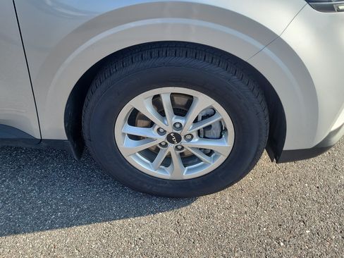 Used 2023 Kia Carnival LX FWD image 39