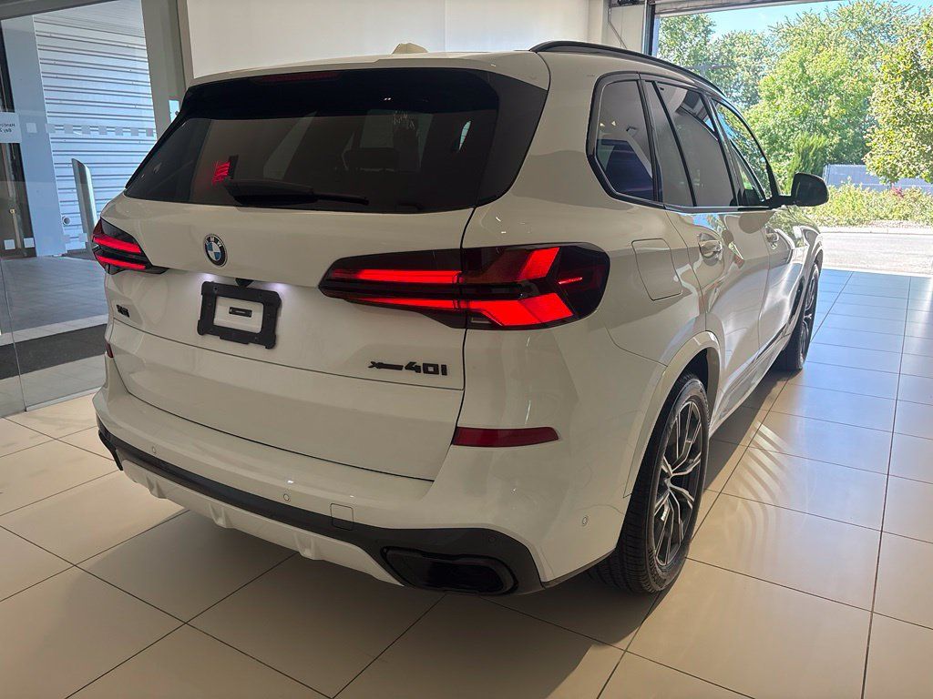 Used 2024 BMW X5 xDrive40i w/ M Sport Package AWD/4WD image 6
