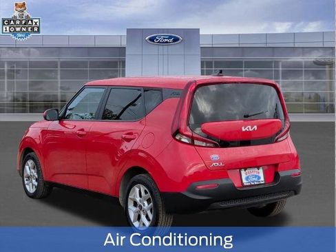 Used 2022 Kia Soul LX w/ Technology Package FWD image 4