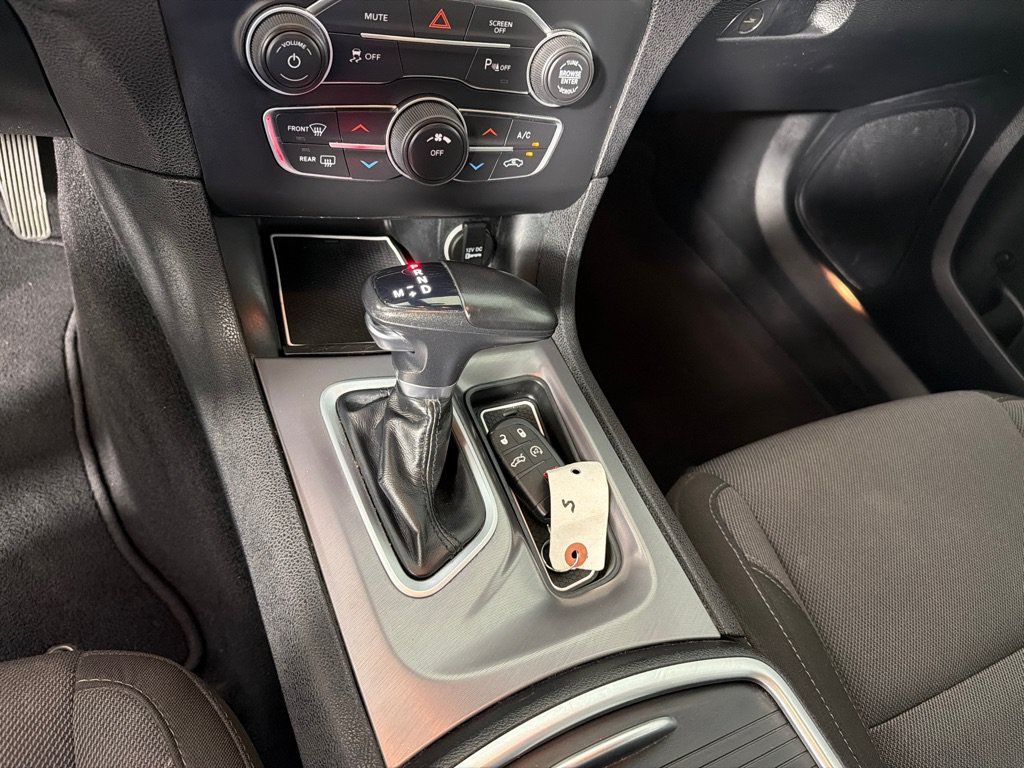 Used 2022 Dodge Charger SXT RWD image 16