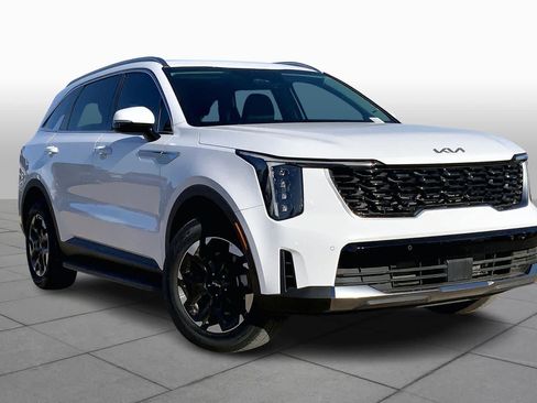 Certified 2025 Kia Sorento S image 6