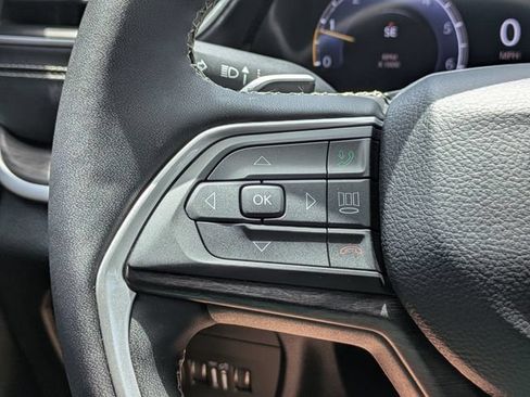 Used 2023 Jeep Grand Cherokee L Limited w/ Black Appearance Package AWD/4WD image 39