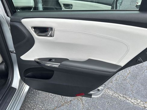 Used 2018 Toyota Avalon XLE FWD image 18