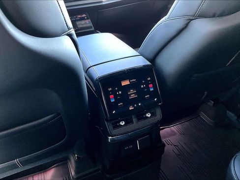 Used 2026 Cadillac Vistiq Luxury AWD/4WD image 14