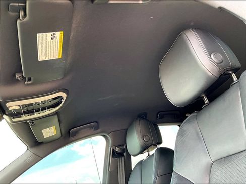 Certified 2020 Porsche Macan S AWD/4WD image 18