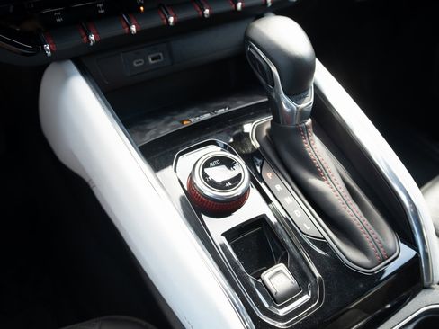 Used 2024 GMC Canyon AT4X image 5