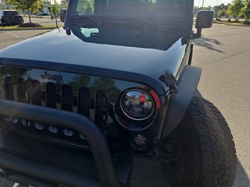 Used 2013 Jeep Wrangler Unlimited Sahara w/ Dual Top Group AWD/4WD image 27