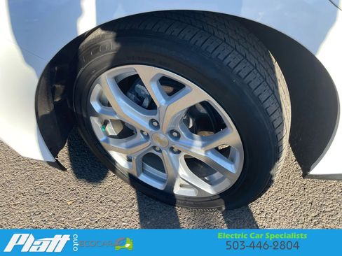 Used 2017 Chevrolet Volt Premier w/ Driver Confidence II Package image 15