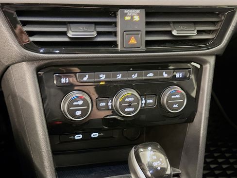 Used 2024 Volkswagen Taos SE w/ Panoramic Sunroof Package image 24