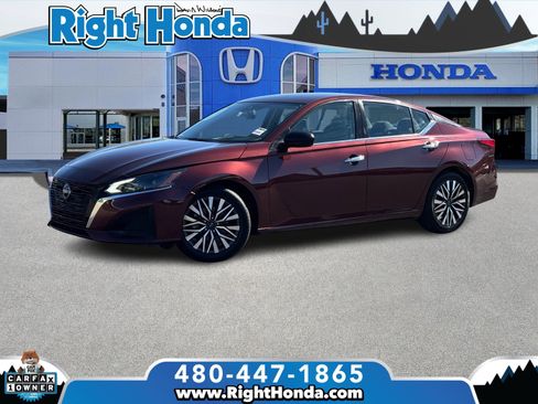 Used 2024 Nissan Altima 2.5 SV image 1