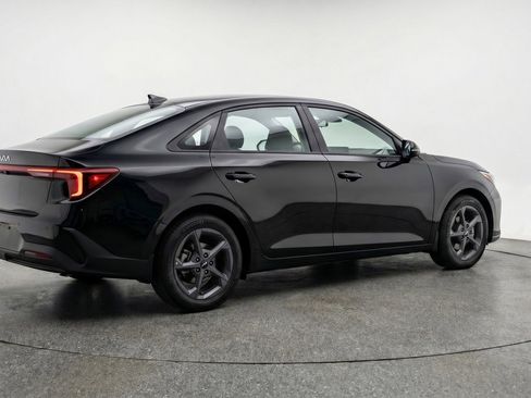 Used 2025 Kia K4 LXS image 9