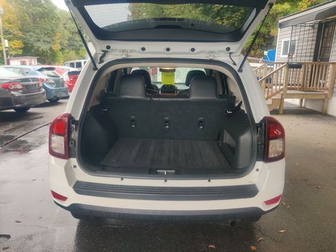 Used 2016 Jeep Compass Latitude image 14