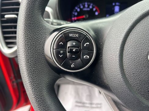 Used 2020 Kia Soul LX image 7