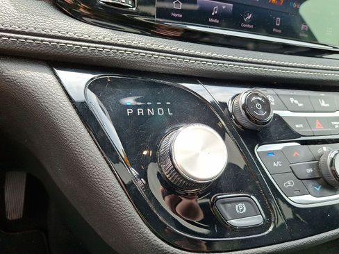 Used 2025 Chrysler Pacifica Select FWD image 12