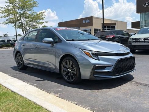 Used 2024 Toyota Corolla SE FWD image 2